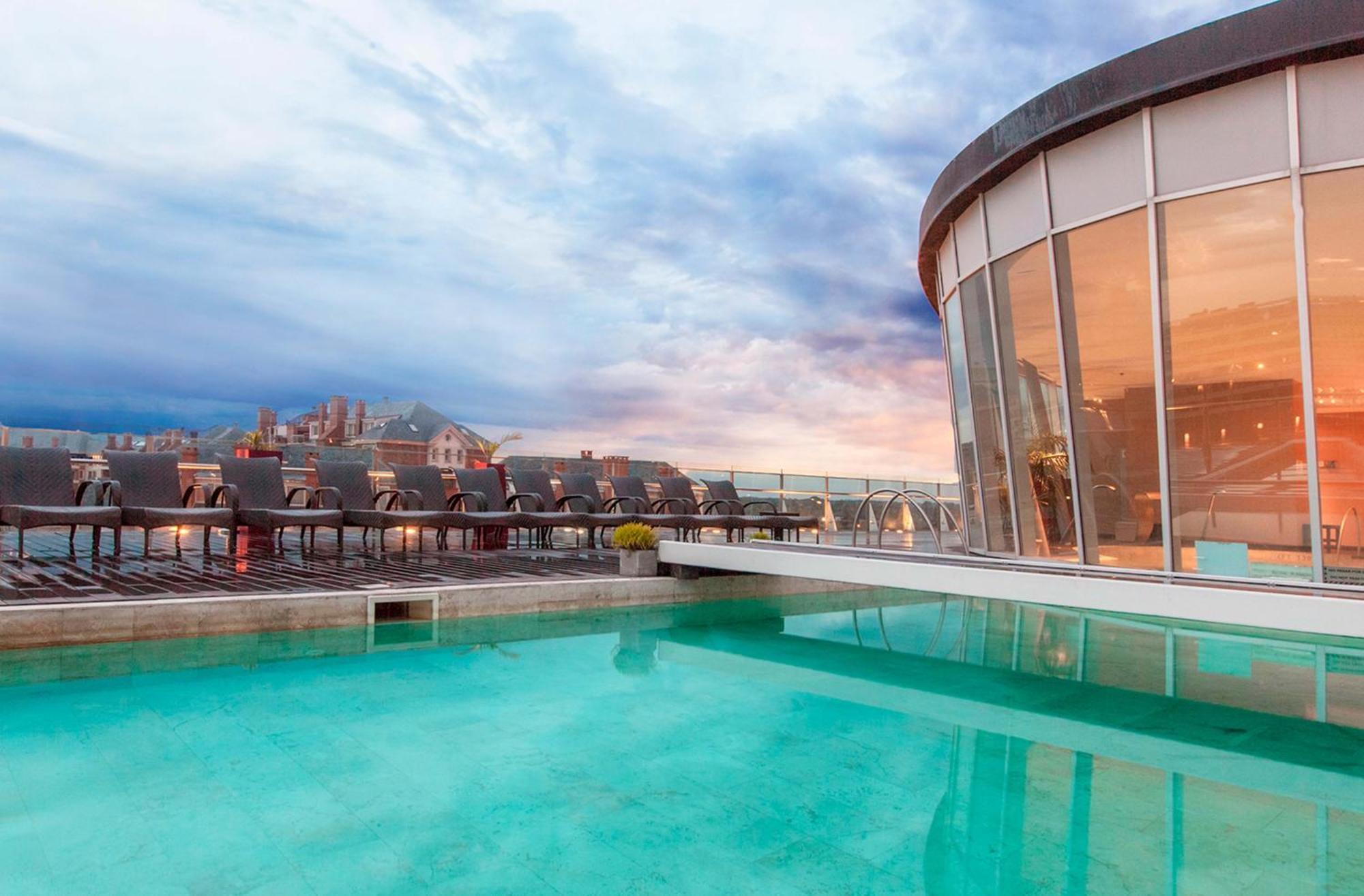 Wyndham Nordelta Tigre - Buenos Aires Hotel Exterior foto Rooftop pool at the hotel