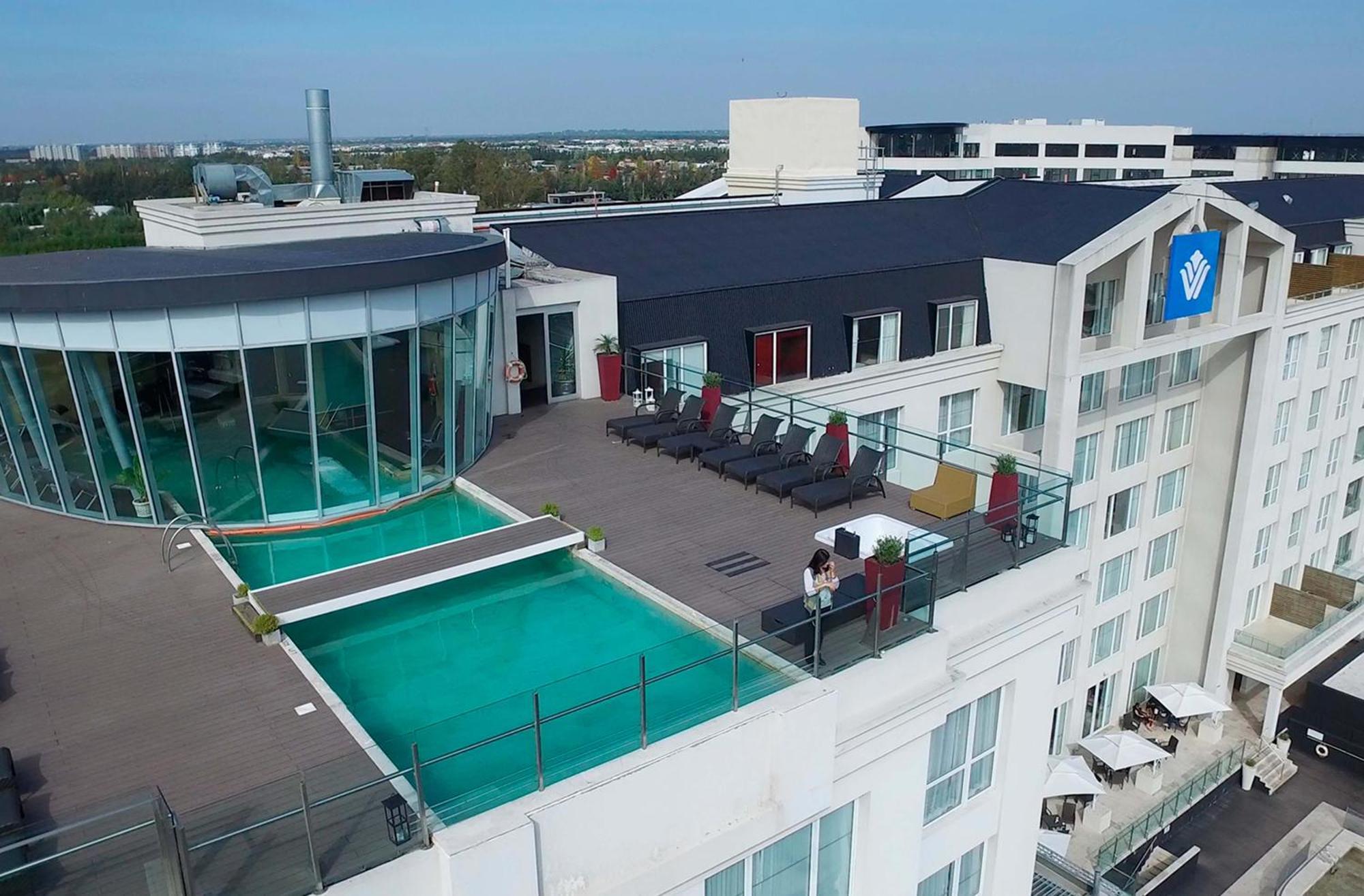 Wyndham Nordelta Tigre - Buenos Aires Hotel Exterior foto The rooftop pool at the Hilton Prague