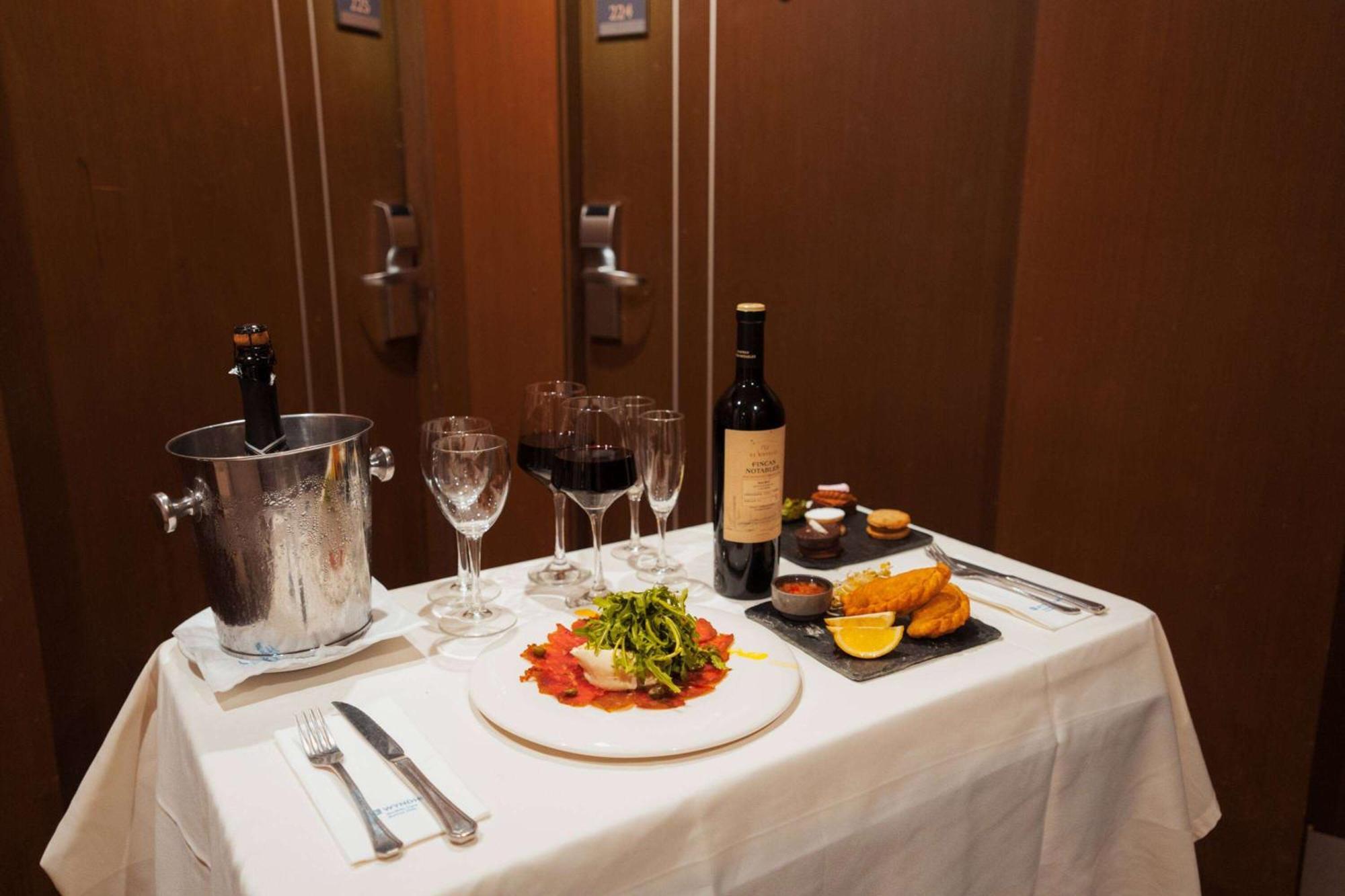 Wyndham Nordelta Tigre - Buenos Aires Hotel Exterior foto A typical in-flight meal